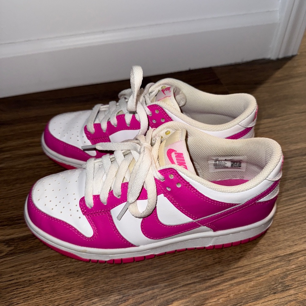 Nike Kids Sneakers in Pink and White